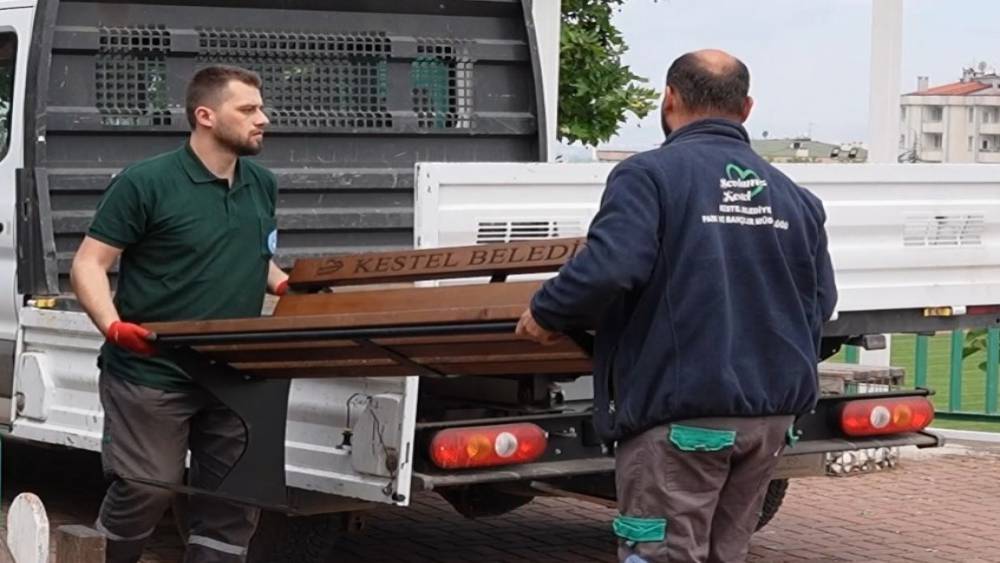 320 kent mobilyası Kestel&rsquo;in yaşam alanlarına değer kattı

