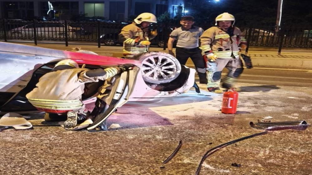 Edirne&rsquo;de otomobil ref&uuml;je &ccedil;arpıp takla attı: 1 yaralı
