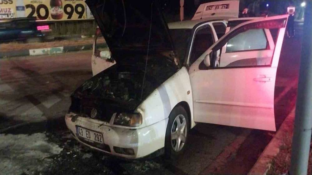 K&uuml;tahya&rsquo;da ara&ccedil; yangını
