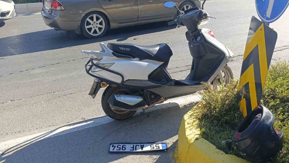 Hafif ticari ara&ccedil; ile motorlu bisiklet &ccedil;arpıştı: 1 yaralı
