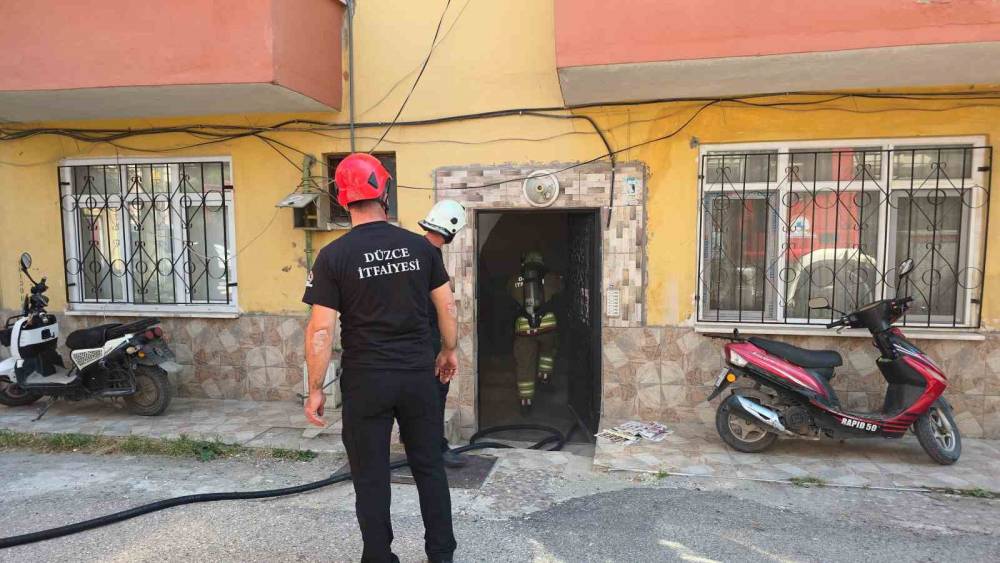 Yaramaz &ccedil;ocukların evcilik oyunu y&uuml;rekleri ağza getirdi: Az kalsın ev yanıyordu
