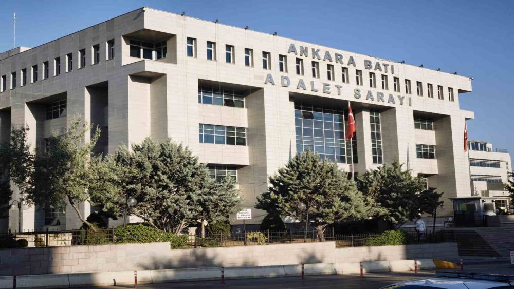 Etimesgut Belediyesi operasyonunda g&ouml;zaltına alınanlar adliyeye sevk edildi
