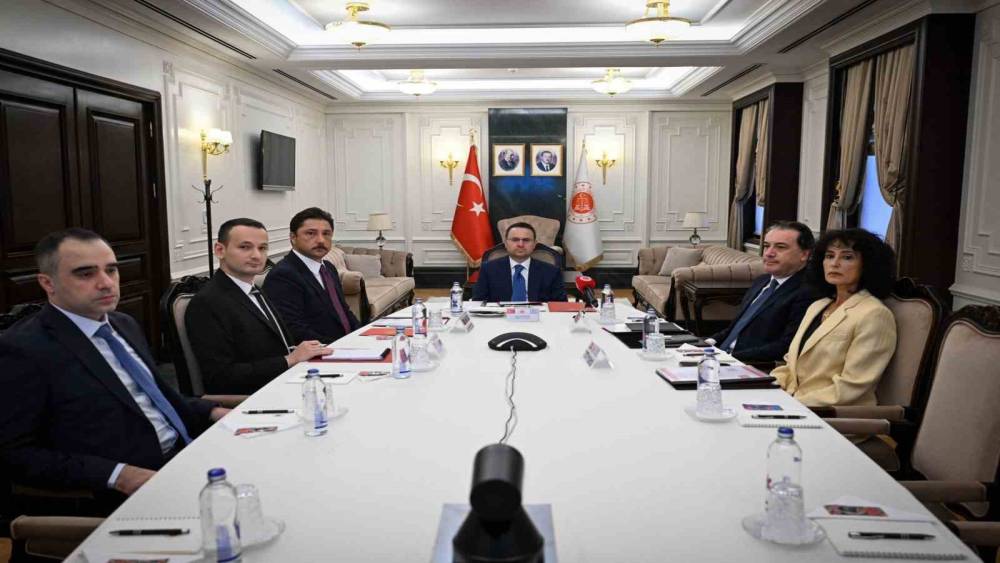 Adalet Bakanı G&uuml;rlek, Yunanistan&rsquo;dan "Bayğaraların" liderini istedi
