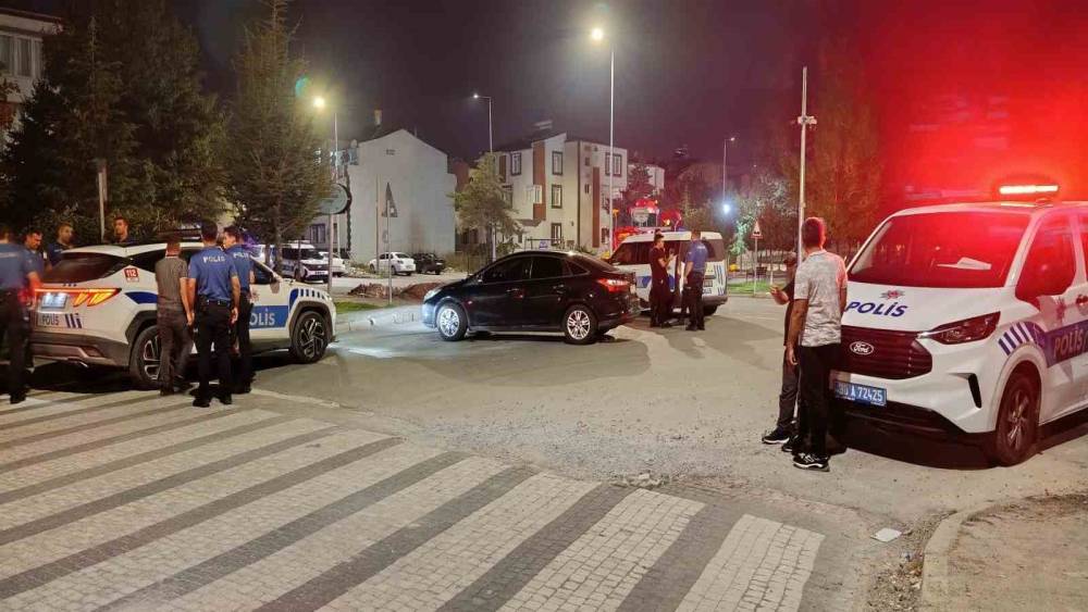 Akrabalar arasında bı&ccedil;aklı kavga: 1 yaralı
