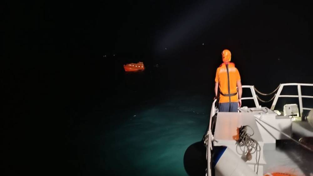 Silivri a&ccedil;ıklarında gemilerin &ccedil;arpışmasıyla ilgili b&ouml;lgeden ilk fotoğraflar ortaya &ccedil;ıktı
