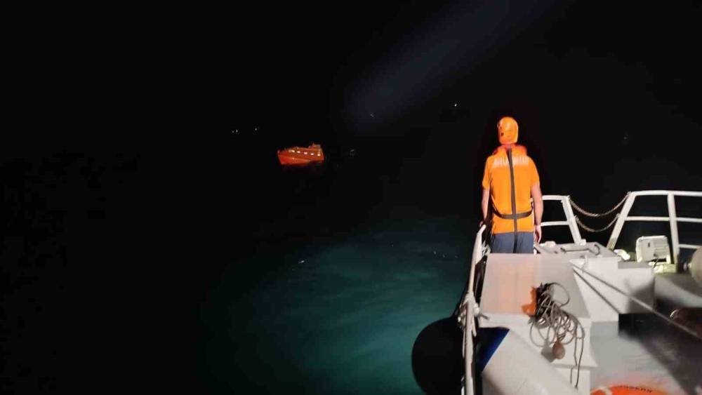 Denizcilik Genel M&uuml;d&uuml;rl&uuml;ğ&uuml;, Silivri a&ccedil;ıklarında &ccedil;arpışan iki gemiye ilişkin a&ccedil;ıklama yaptı
