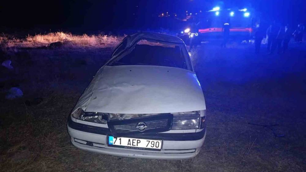 Takla atan otomobil hurdaya d&ouml;nd&uuml;: Yolcu &ouml;ld&uuml;, s&uuml;r&uuml;c&uuml; tutuklandı
