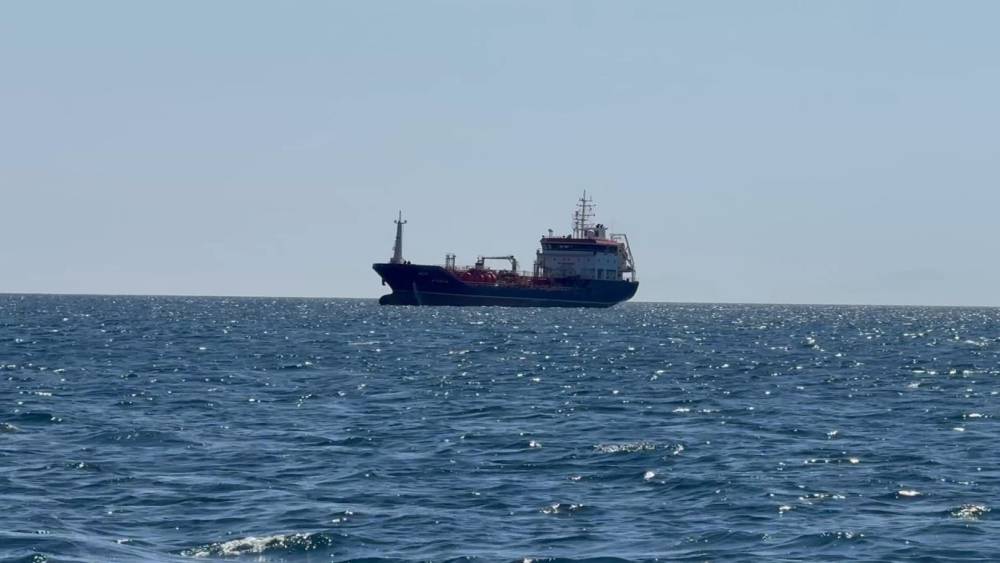 &Ccedil;arpışmada hasar almadan kurtulan ALSU isimli ticari gemi Silivri a&ccedil;ıklarına &ccedil;ekildi
