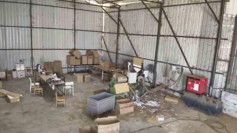 Besihane g&ouml;r&uuml;n&uuml;ml&uuml; ka&ccedil;ak sigara fabrikasına baskın: 610 bin makaron ele ge&ccedil;irildi
