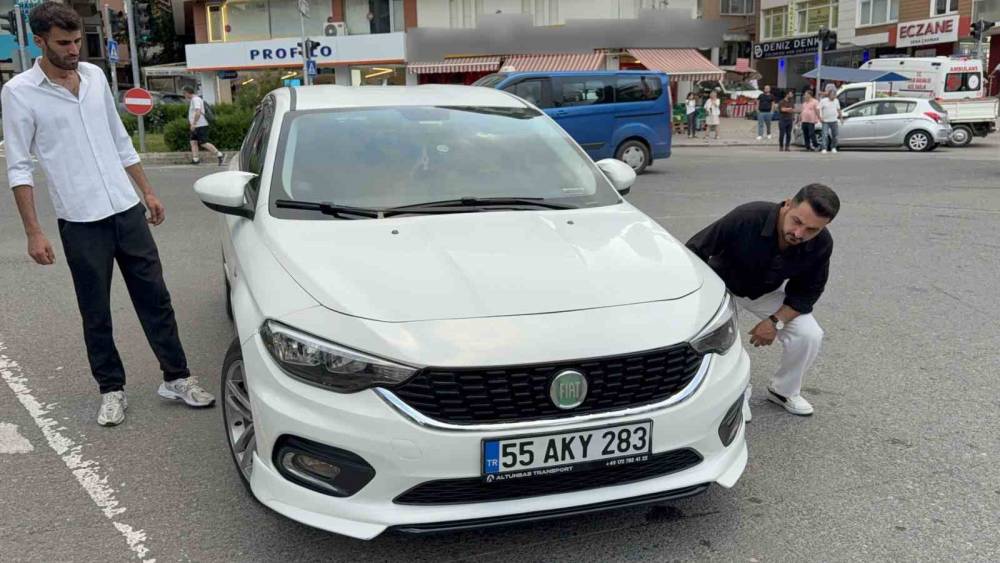 Otomobilin &ccedil;arptığı 2 kadın yaralandı
