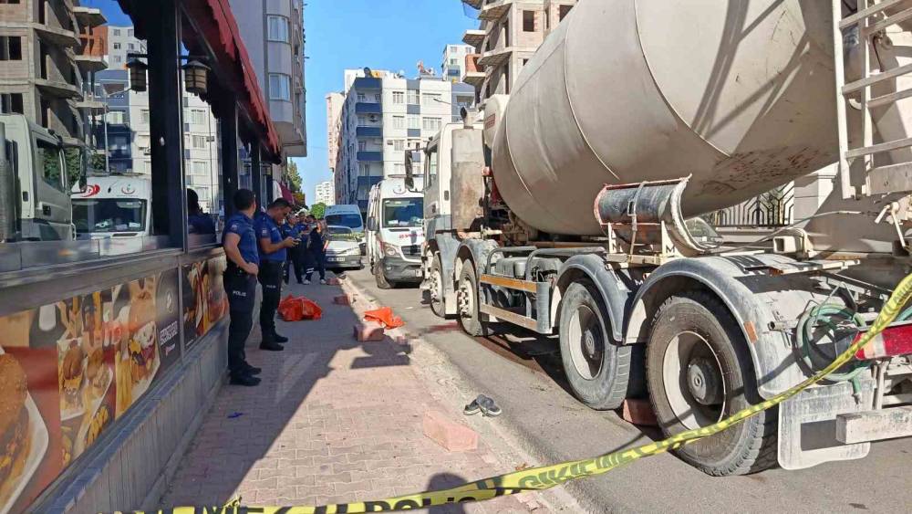 Beton mikserinin ezdiği bir kişi hayatını kaybetti
