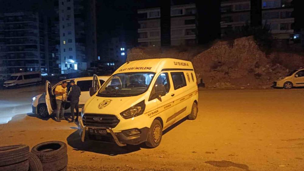 Sevgilisinin eski eşi geldi, pencereden &ccedil;ıkmaya &ccedil;alışırken 3&rsquo;&uuml;nc&uuml; kattan d&uuml;şerek hayatını kaybetti
