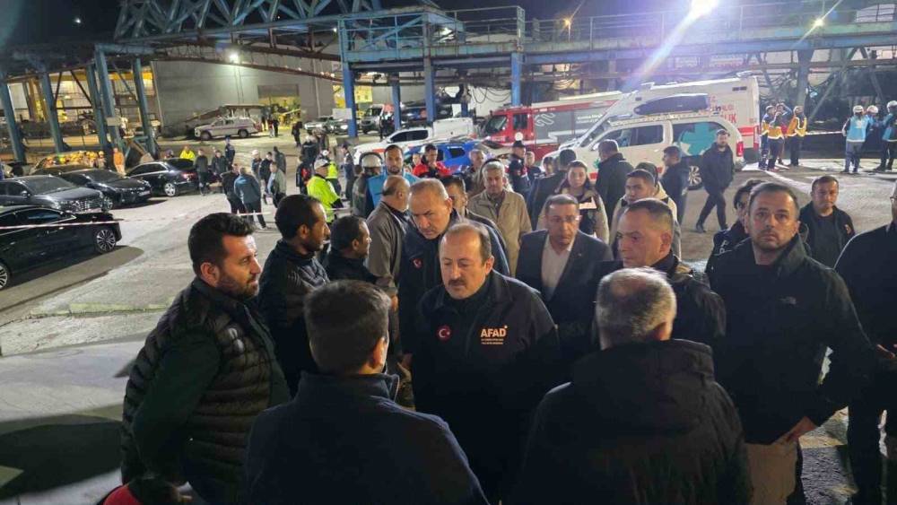 AFAD Başkanı Pehlivan, Soma&rsquo;da arama kurtarma &ccedil;alışmaları hakkında bilgi aldı
