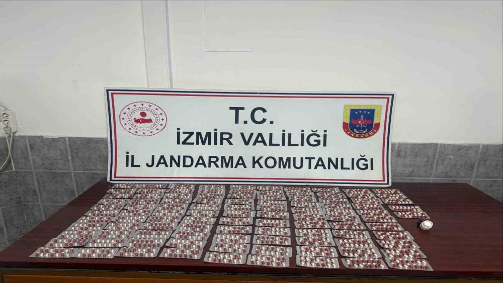 İzmir&rsquo;de jandarmadan uyuşturucu operasyonu
