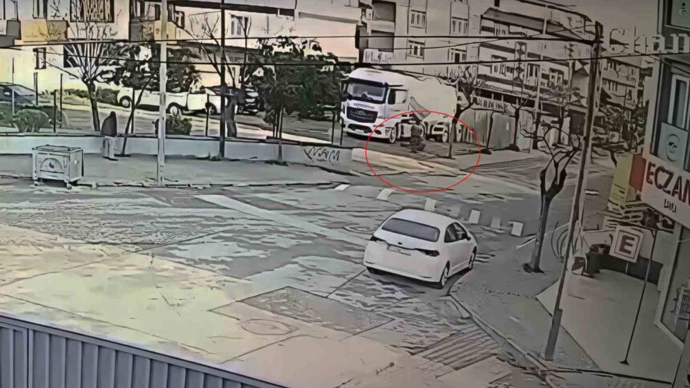 Kasklı katil tırın altından &ccedil;ıkıp, uzun s&uuml;redir devam eden husumet nedeniyle kardeşini b&ouml;yle &ouml;ld&uuml;rd&uuml;
