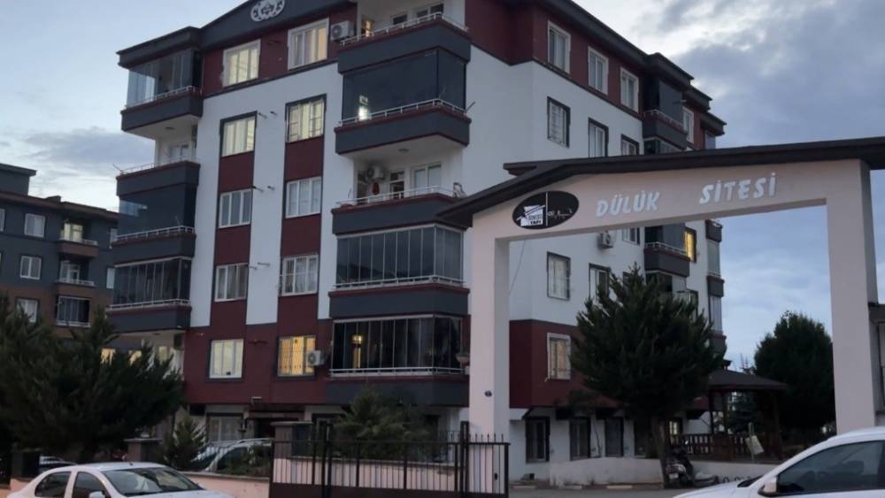 Gaziantep&rsquo;te aile faciası: Anne, baba ve 5 yaşındaki &ccedil;ocukları 2. kattan atladı
