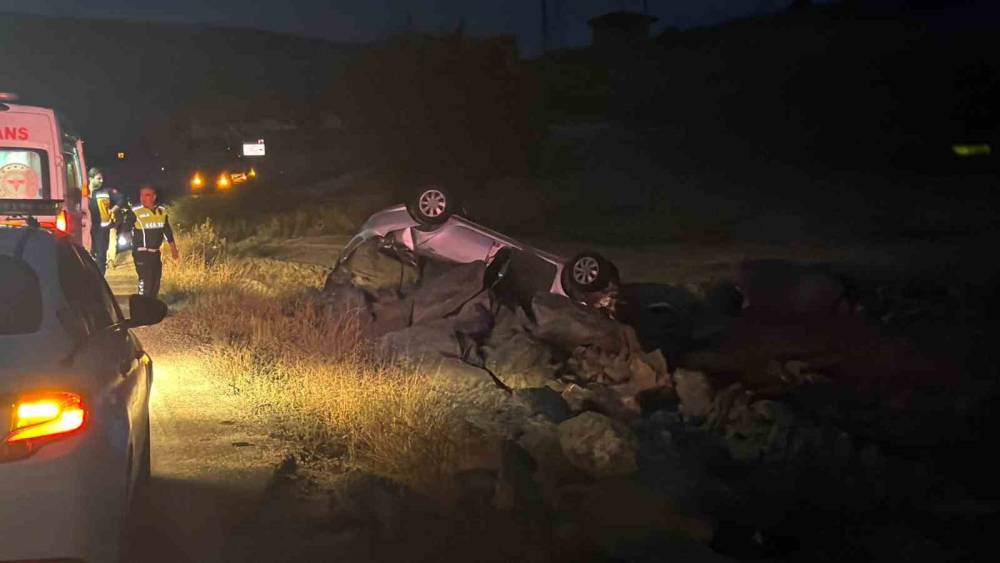 Ankara&rsquo;da s&uuml;r&uuml;c&uuml; takla atan otomobilden burnu kanamadan sağ &ccedil;ıktı
