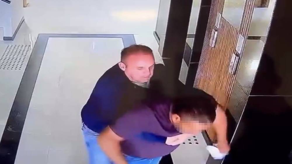 Nefes borusuna şeker ka&ccedil;an vatandaşı Heimlich manevrası ile kurtardı

