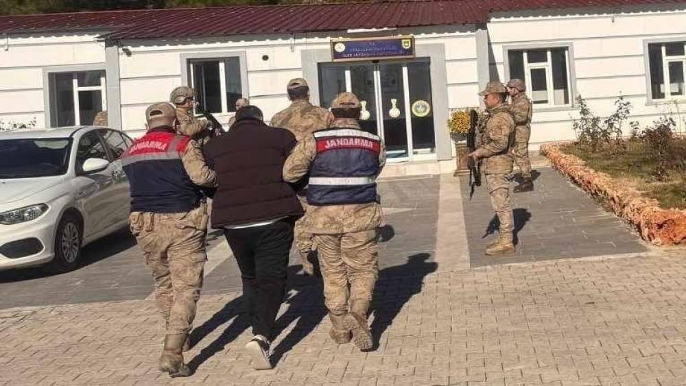 Diyarbakır’da haklarında kesinleşmiş hapis cezası bulunan 2 şahıs yakalandı
