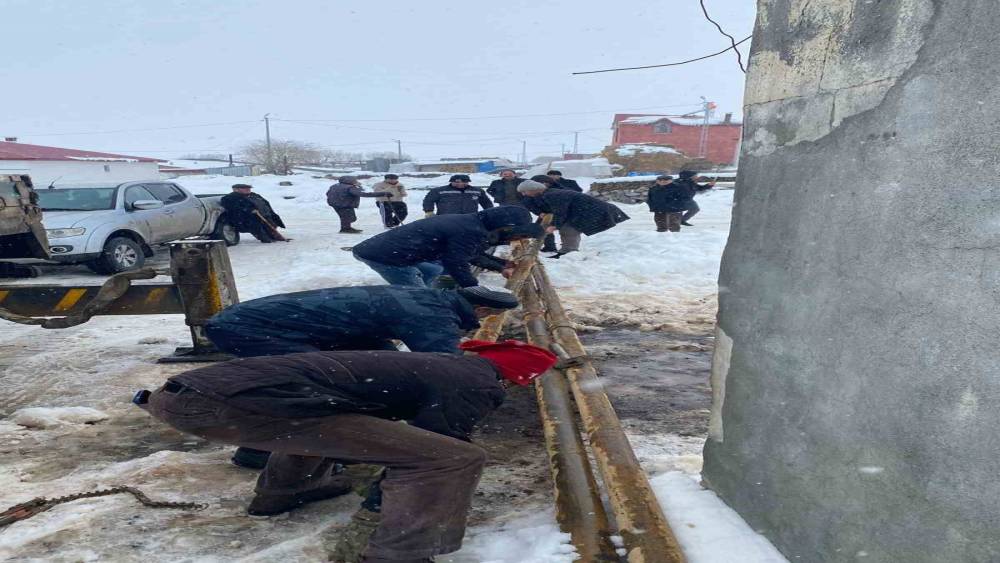 K&ouml;y&uuml;n i&ccedil;me suyu şebekesindeki arıza giderildi
