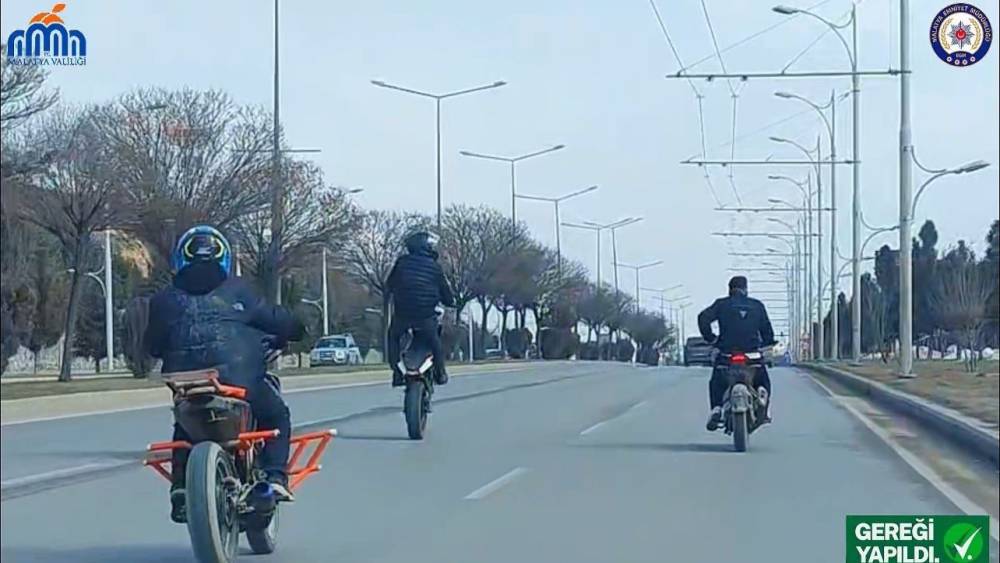 Malatya&rsquo;da tehlikeli motosiklet şovuna ağır fatura
