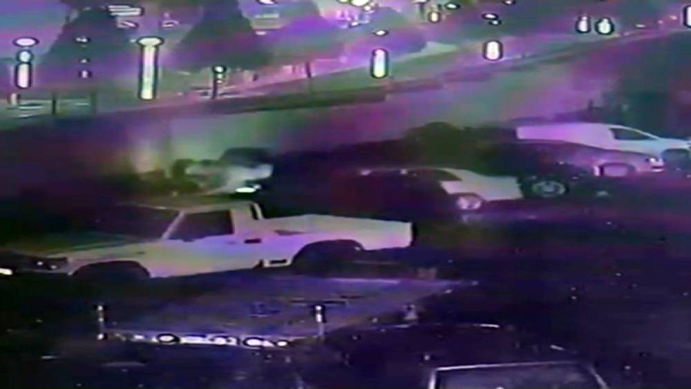 Isınmak i&ccedil;in yaktığı ateş 5 aracı k&uuml;le &ccedil;evirdi
