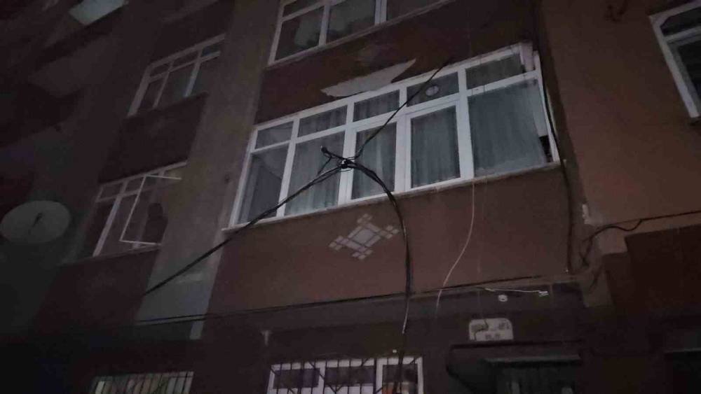 Şişli&rsquo;de elektrik direğindeki patlama motorlara sı&ccedil;radı
