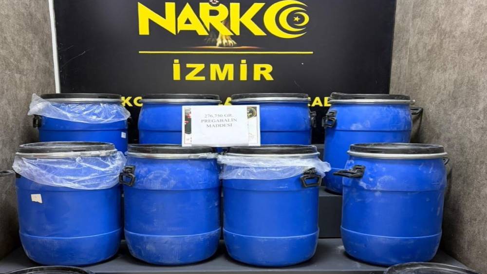 İzmir&rsquo;de uyuşturucu sevkiyatına polisten operasyon
