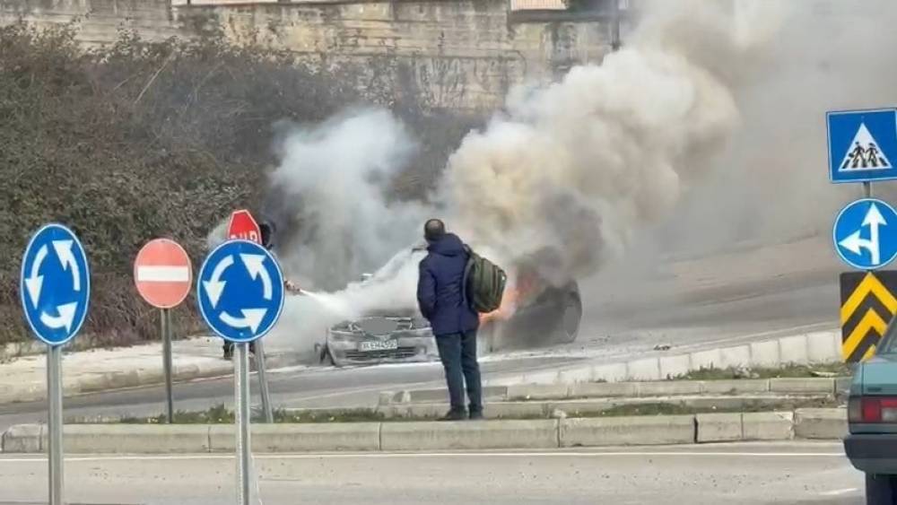 Samsun&rsquo;da otomobil alevlere teslim oldu
