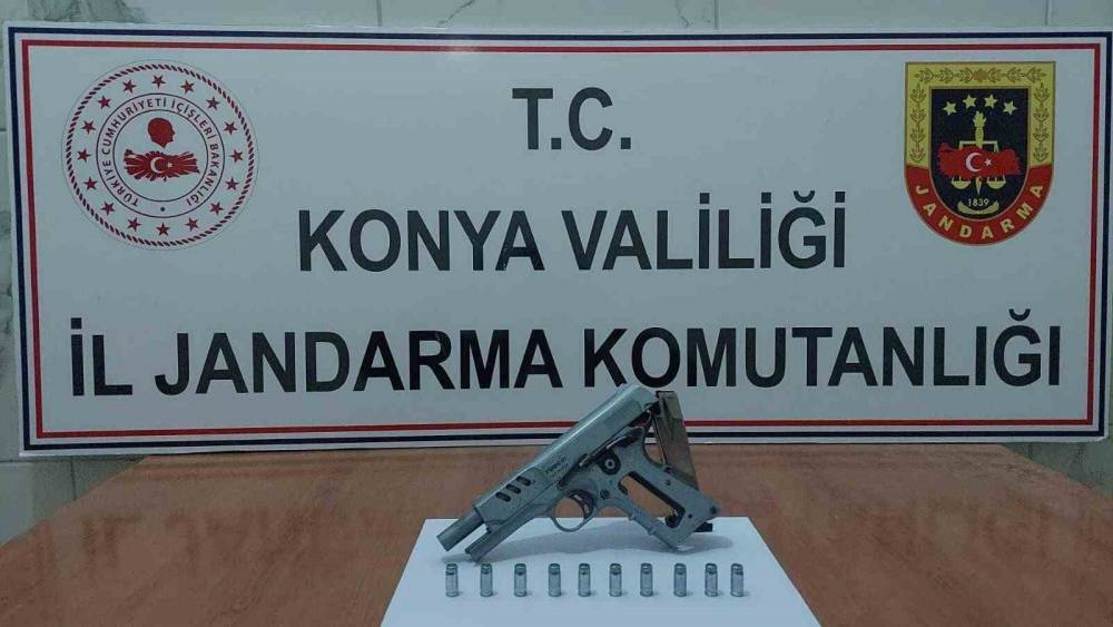 Konya&rsquo;da &ccedil;ok sayıda silah ve silah par&ccedil;ası ele ge&ccedil;irildi: 1 tutuklama
