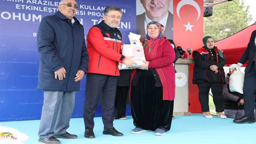 Tarım ve Orman Bakanı Yumaklı: "117 &uuml;lkeye memleketin tohumlar ihra&ccedil; edildi, İsrail&rsquo;den tohum ithalatı s&ouml;z konusu değildir"
