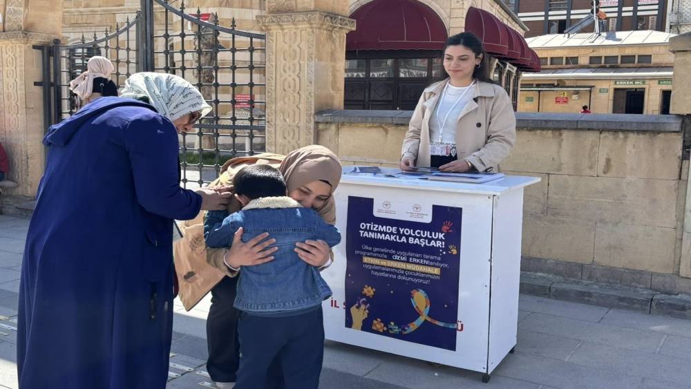 Bayburt&rsquo;ta otizm farkındalığı i&ccedil;in vatandaşlar bilgilendirildi
