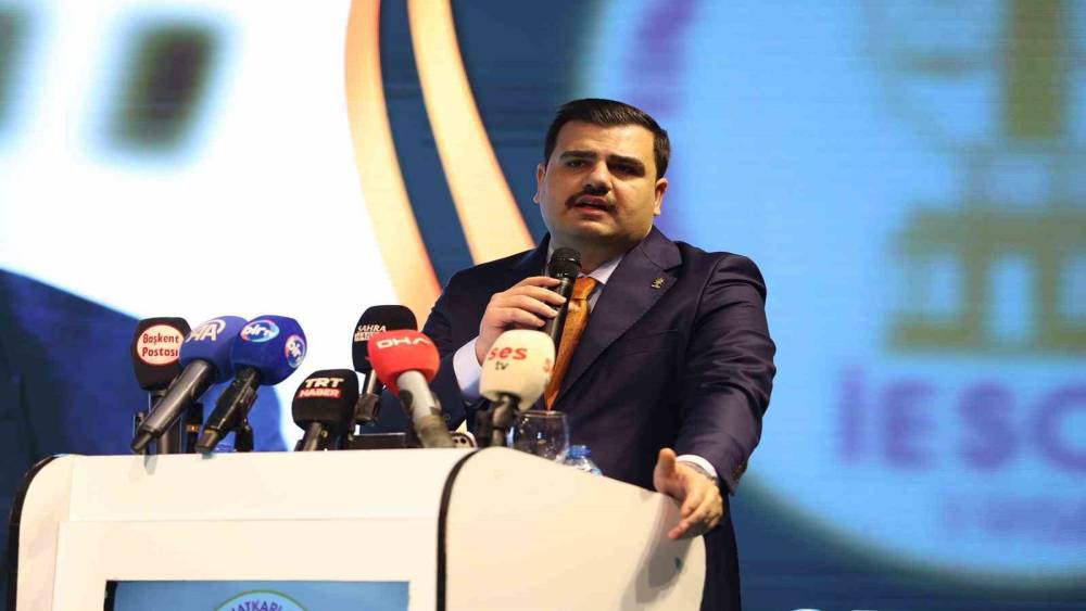 Eyy&uuml;p Kadir İnan&rsquo;dan İzmir &Ccedil;evre Yolu&rsquo;nun &uuml;cretli olacağı iddialarına yalanlama
