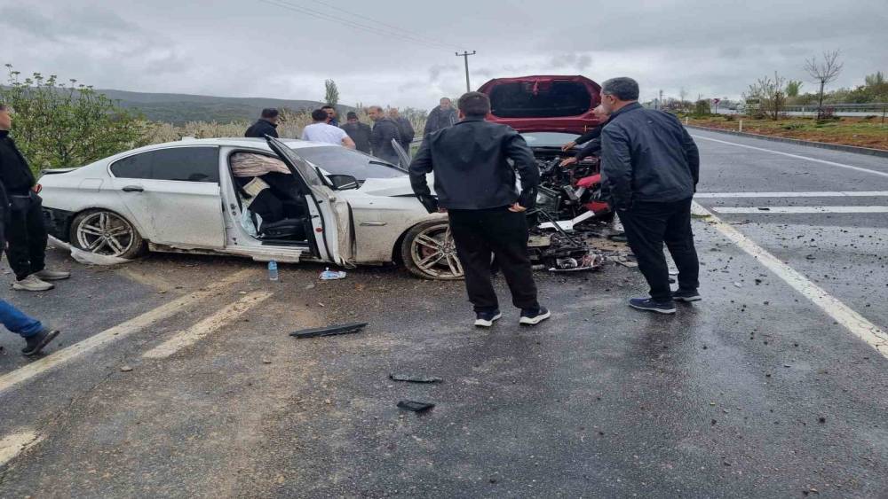 Akşehir&rsquo;de trafik kazası: 4 yaralı
