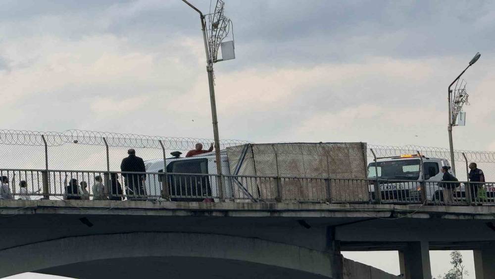 Şanlıurfa&rsquo;da fırtına ve dolu hayatı fel&ccedil; etti
