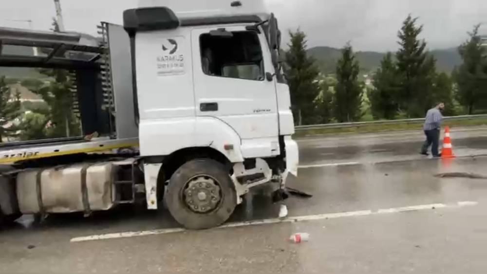 Osmaniye&rsquo;de tır yağmurda savruldu
