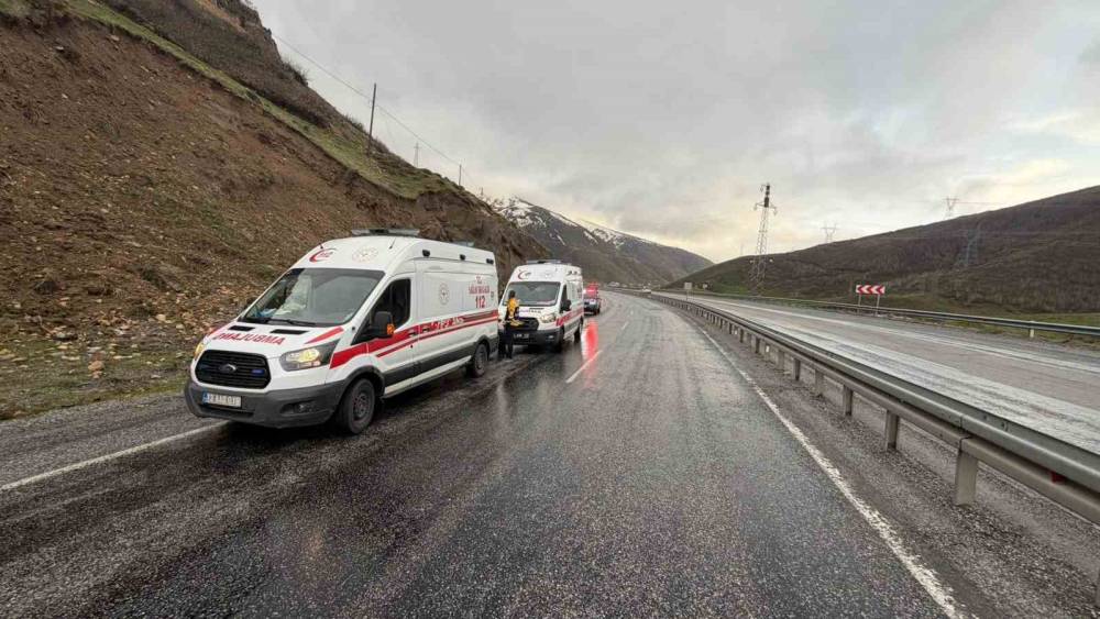 Tatvan&rsquo;da trafik kazası: 2 yaralı
