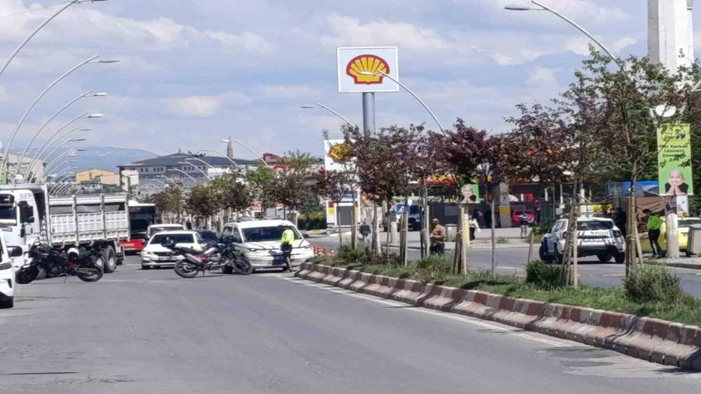 Ağrı&rsquo;da ş&uuml;pheli &ccedil;anta kontroll&uuml; şekilde patlatıldı
