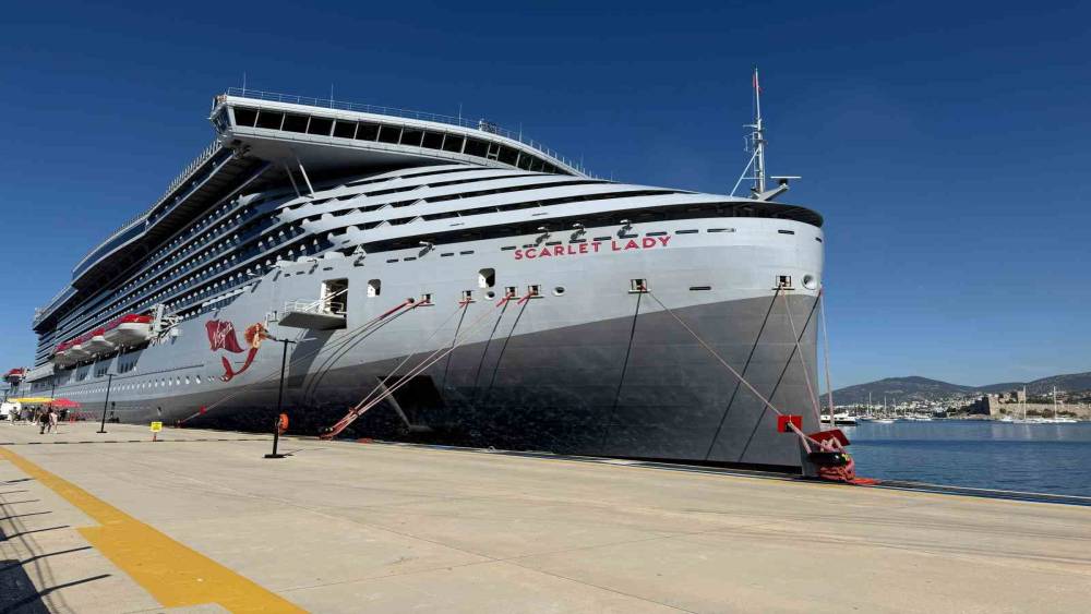 Dev yolcu gemisi yeniden Bodrum&rsquo;da
