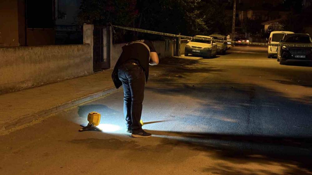 Uzun s&uuml;redir g&ouml;r&uuml;şmediği babasının evine t&uuml;fekle ateş a&ccedil;tı
