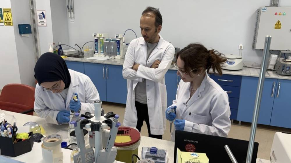 KB&Uuml;&rsquo;de biyolojik yaşı belirleyecek yerli test geliştiriliyor
