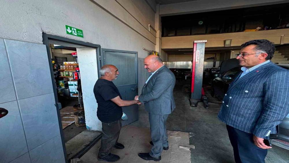 Kars&rsquo;ta AK Parti Teşkilatından Sanayi Sitesi esnafına ziyaret
