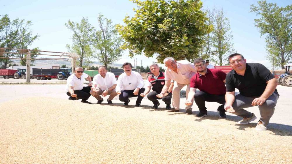 Yenişehir&rsquo;de buğday alımları başladı: Başkan Ercan &Ouml;zel&rsquo;den &uuml;reti̇ciye tam destek
