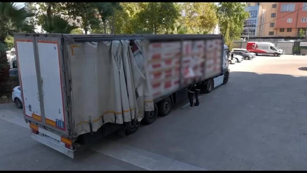 İzolasyon malzemesine gizlenmiş 5 milyon adet ka&ccedil;ak sigara ele ge&ccedil;irildi
