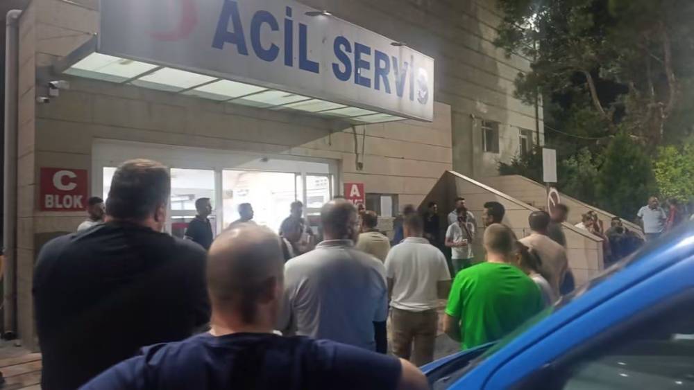 Tırla &ccedil;arpışan motosikletin s&uuml;r&uuml;c&uuml;s&uuml; hayatını kaybetti
