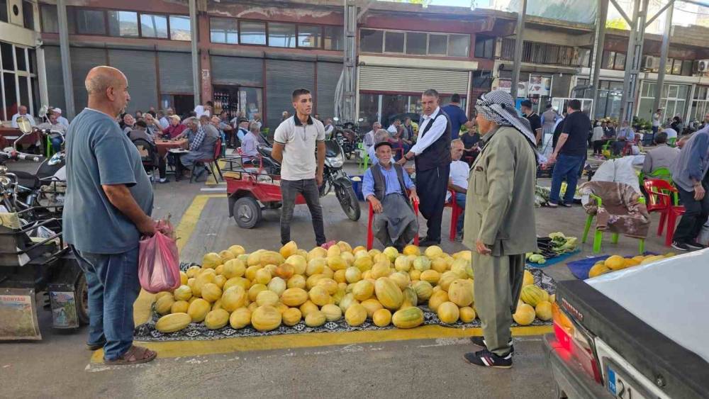 &Ccedil;ermik kavunu pazarda tezgahta yerini aldı
