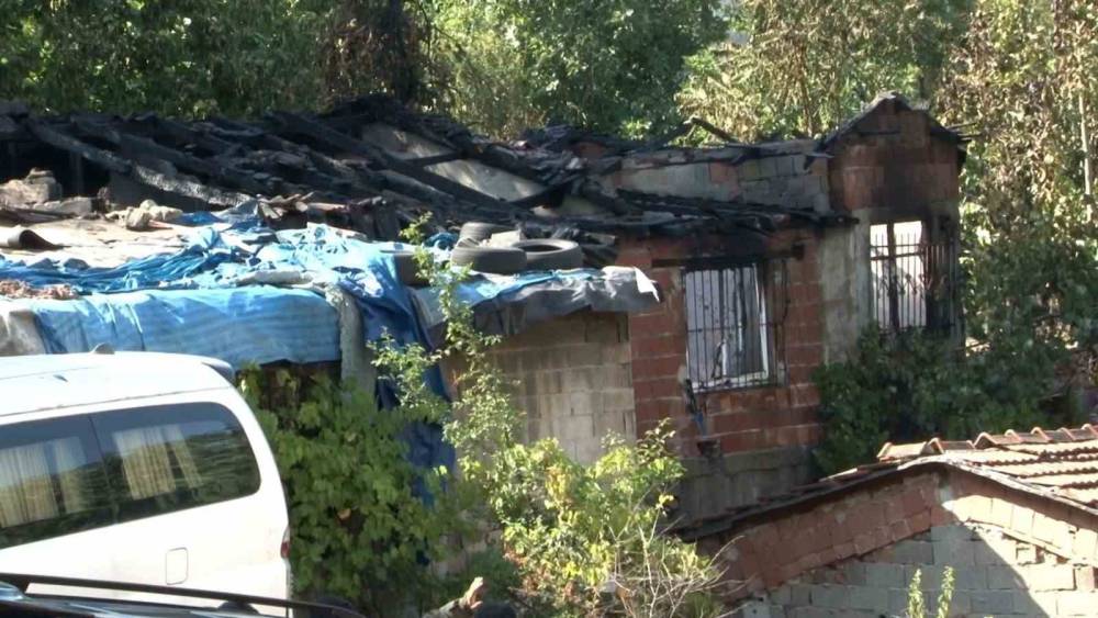 Gaziosmanpaşa&rsquo;da iki gecekondu alevlere teslim oldu
