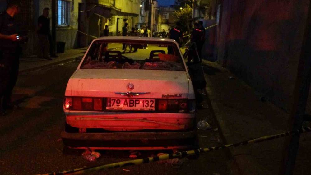 Kilis&rsquo;te husumetli ailelerin kavgasında otomobil dehşeti: 2 yaralı
