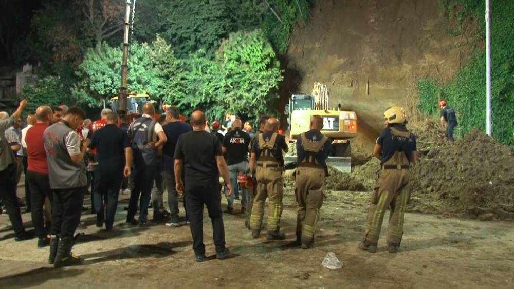 B&uuml;y&uuml;k&ccedil;ekmece&rsquo;de toprak kaymasının yaşandığı b&ouml;lgede &ccedil;alışmalar tamamlandı
