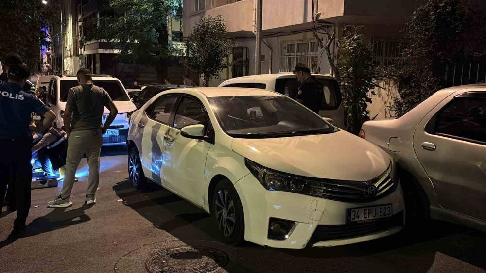 Bayrampaşa&rsquo;da polisin &rsquo;dur&rsquo; ihtarına uymayan otomobil kaza yaptı: 1 g&ouml;zaltı
